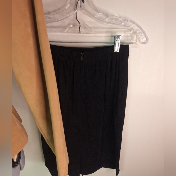 Worthington Ultra Suede Blazer & Skirt. Size 4p - Picture 5 of 7